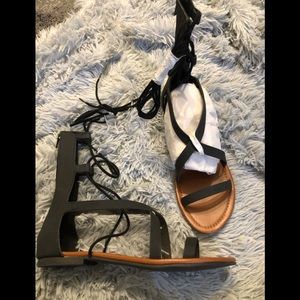 BNIB black sandals size 8.5 gladiators